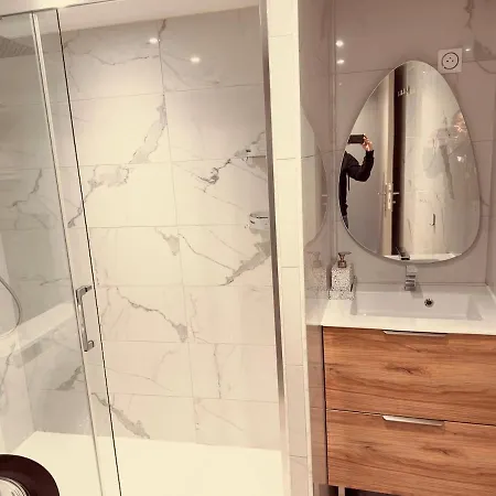 Origamix Center And Garage Lägenhet